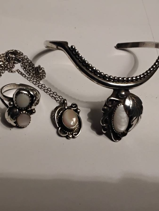Unk Jewelry - Vintage Navajo Sterling Silver Mother-of-Pearl Bracelet, Pendant & Ring Set